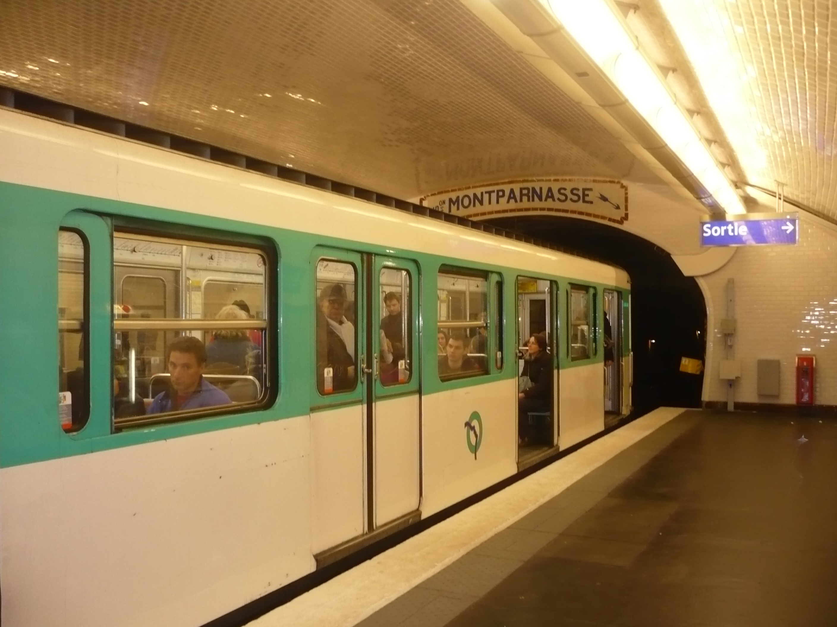 Paris metro photo