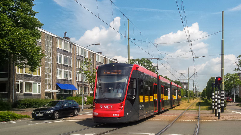 Hague Avenio tram photo